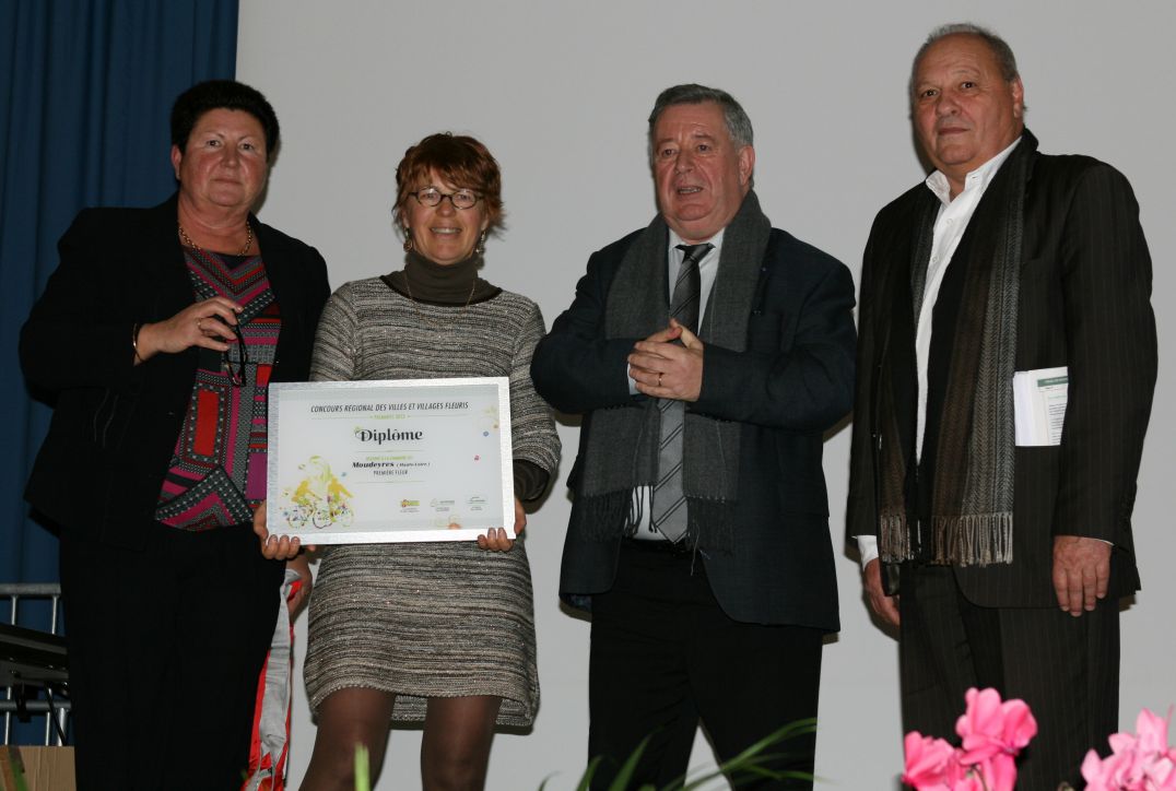 Moudeyres reçoit la 1ère fleur au concours des villes et villages fleuris